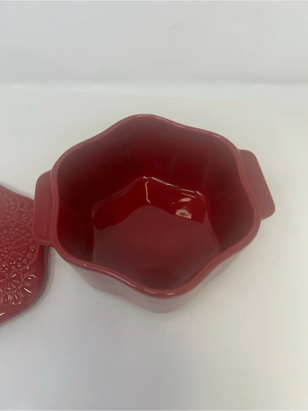 The Pioneer Woman Mini Cocotte With Lid 2 Piece Set Red Snowflake